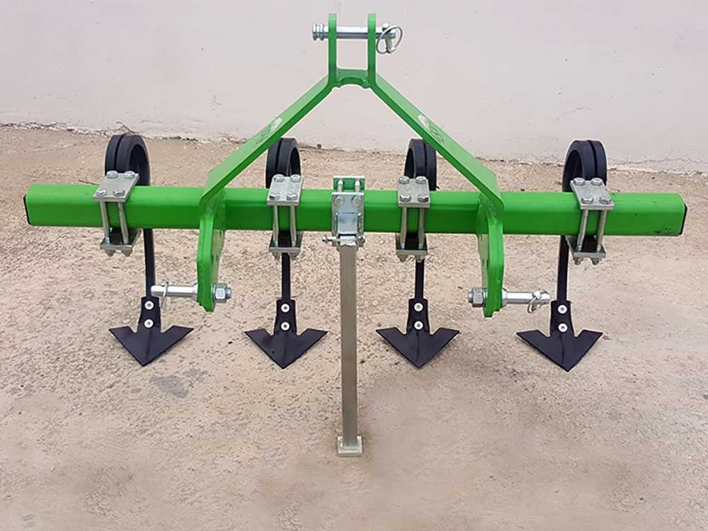 seven-italy-simply-mit-4-gansefusscharen-grubber-mit-7.jpg seven italy simply mit 4 gänsefusscharen grubber mit vierkant spiralfederzinken rahmen 140 cm